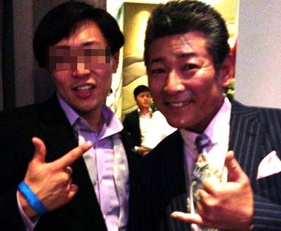 小松崎太郎容疑者がフェイスブックに投稿したシブがき隊・布川敏和の写真