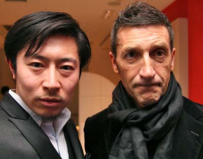 小松崎太郎容疑者がフェイスブックに投稿したパンチェッタ・ジローラモとのツーショット