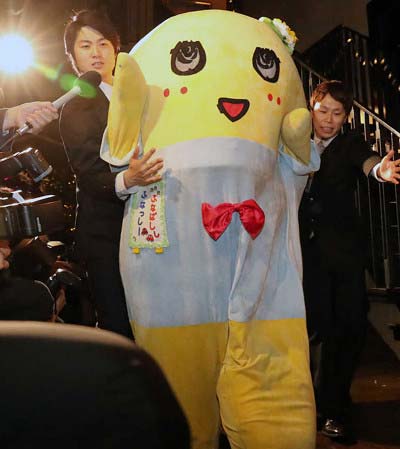 神田沙也加・村田充の結婚披露パーティーに出席したふなっしー