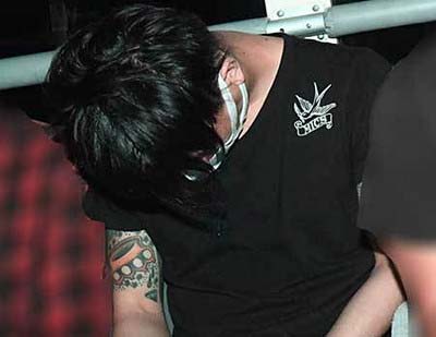 大麻取締法違反容疑で逮捕の田中聖容疑者が護送車内で撮影された写真