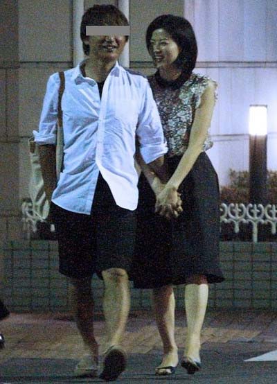 『フライデー』が撮影、元テレビ朝日・石井希和アナと不倫相手のイケメンS社長の不倫交際現場手繋ぎツーショット