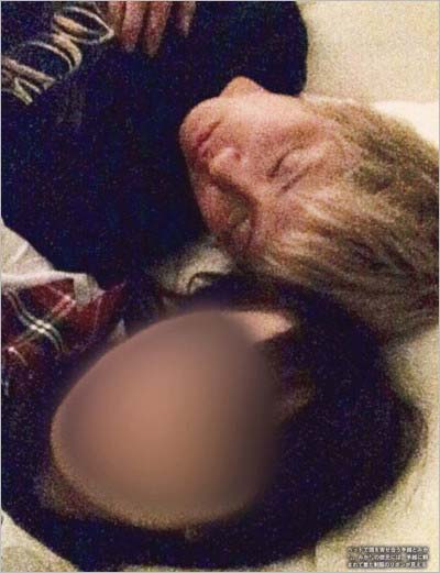 手越祐也と元地下アイドル・みかのベッド写真