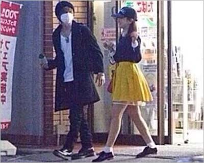 『週刊文春』掲載の阿部顕嵐とHKT48村重杏奈の深夜デートツーショット1枚目