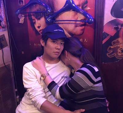 小出恵介と17歳女子高生A子のツーショット