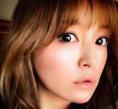 浜崎あゆみがインスタグラムに投稿している画像加工疑惑写真