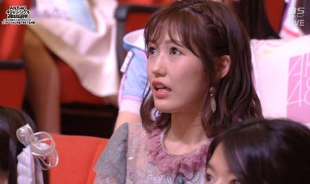 須藤凜々花が、AKB48選抜総選挙で結婚宣言し、渡辺麻友のリアクション