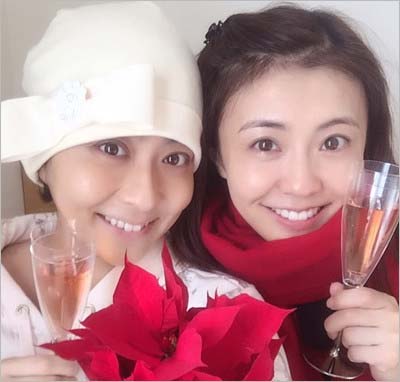 小林麻央がブログに投稿した姉・小林麻耶とのツーショット写真