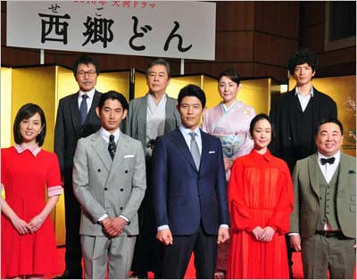 2018年放送NHK大河ドラマ『西郷どん』(上段)平田満、風間杜夫、松坂慶子、渡部豪太(下段)桜庭ななみ、瑛太、鈴木亮平、黒木華、塚地武雅(ドランクドラゴン)