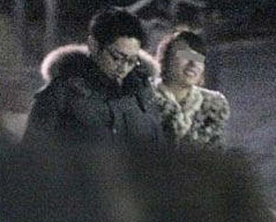 フライデー撮影の小泉孝太郎と銀座ホステスのツーショット3枚目