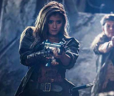 『バイオハザード:ザ・ファイナル』ローラ劇中初登場シーン