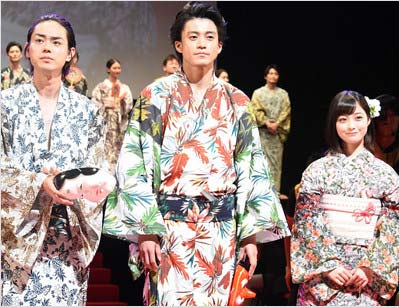 銀魂のジャパンプレミアイベントに登壇した菅田将暉、小栗旬、橋本環奈