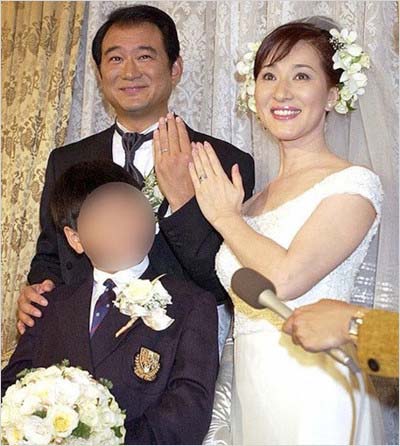 船越英一郎と松居一代、長男・隆一のスリーショット