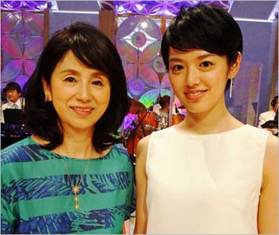 朝加真由美と長女・手塚真生のツーショット
