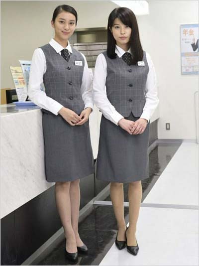 テレビ朝日ドラマ『黒革の手帖』で共演する武井咲&さとうほなみ(ほな・いこか)