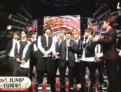 TBS『音楽の日2017』に出演したHey! Say! JUMPのメンバーと中居正広がトークしていたシーン1枚目