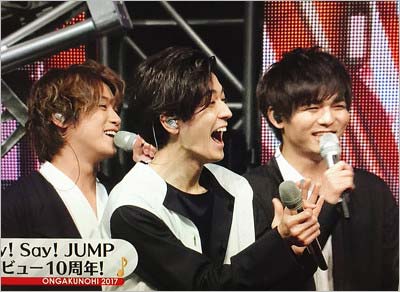 TBS『音楽の日2017』に出演したHey! Say! JUMPのメンバーと中居正広がトークしていたシーン3枚目