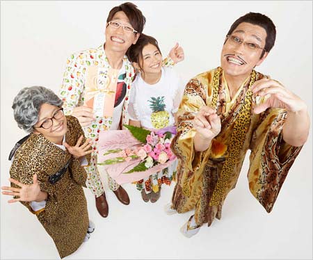 ピコ太郎、古坂大魔王、安枝瞳、多味の4ショット写真3枚目