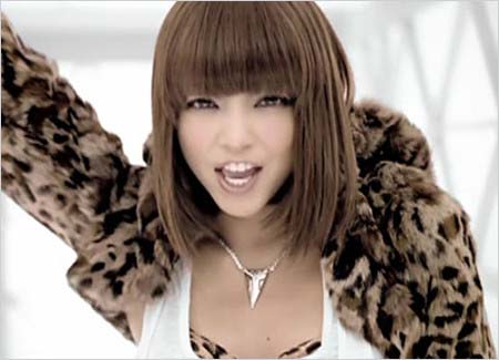 安室奈美恵『LOVE GAME』PVで披露したボブヘアカットの姿