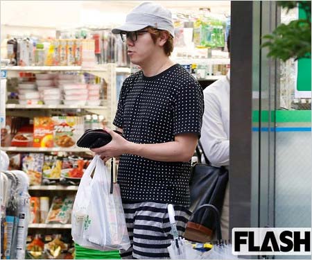 フラッシュが撮影したHIKAKINの写真