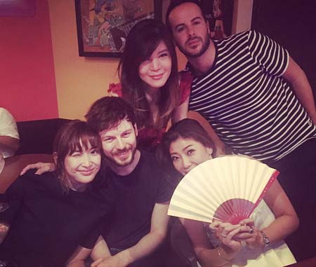 紗栄子とフランチェスコ・フェラーリらの写真