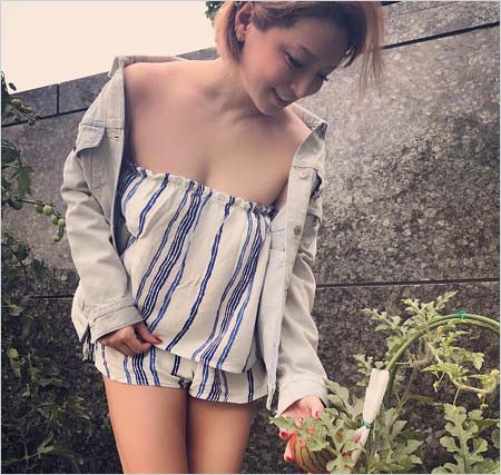 浜崎あゆみがインスタグラム投稿のベアトップ姿