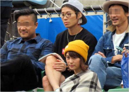 UVERworld・TAKUYA&観月あこ、男友達テニス観戦