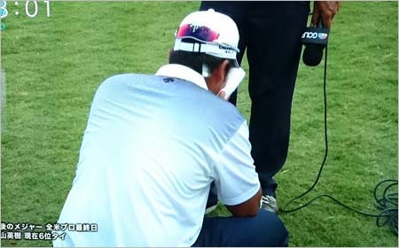 全米プロゴルフ選手権で5位に終わり、しゃがみ込む松山英樹