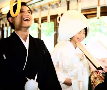 misono＆Nosuke電車挙式、紋付き袴、白無垢姿の写真2枚目