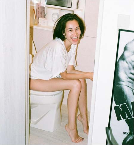 水原希子のトイレ