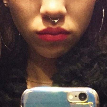 水原希子の鼻ピアス