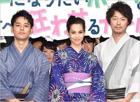 映画『奥田民生になりたいボーイと出会う男すべて狂わせるガール』舞台挨拶に出席の妻夫木聡、水原希子、新井浩文