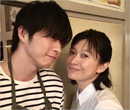 髪の毛をカットした篠原涼子