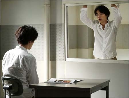 ドラマ『愛してたって、秘密はある。』真の完結編「僕は誰だ？」のワンシーン