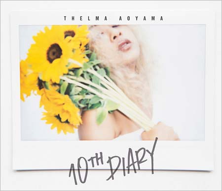 青山テルマのデビュー10周年記念アルバム『10TH DIARY』のジャケット写真