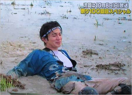 世界の果てまでイッテQ!で泥だらけの姿になる松本潤