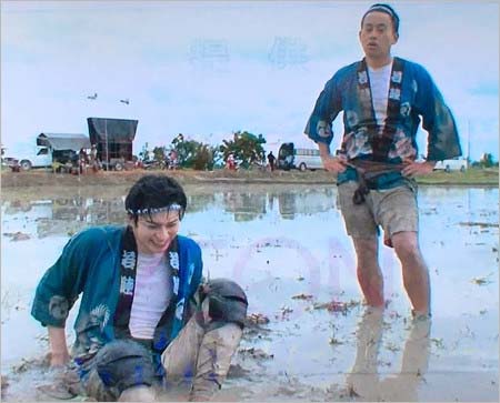 世界の果てまでイッテQ!で泥だらけの姿になる松本潤2枚目