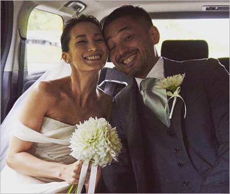 道下大と黒田エイミの挙式ツーショット