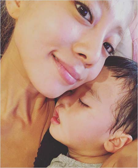 あびる優と長女とのツーショット