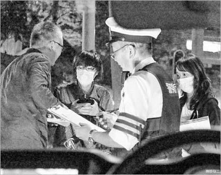 事情聴取を受ける成田凌や戸田恵梨香