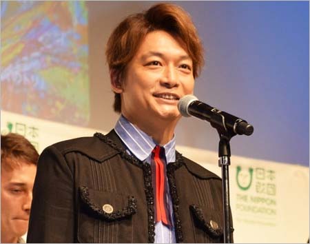 アート展のレセプションに出席した香取慎吾