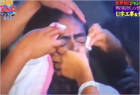 ナスDが顔の染料を落としていたシーン2枚目