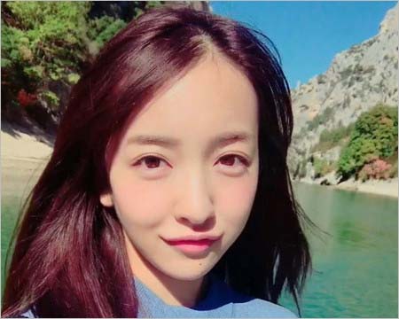 板野友美 in France アップ