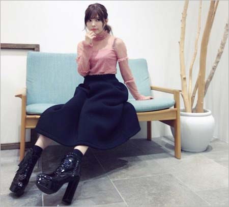 益若つばさの足が見える写真