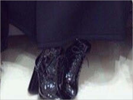 益若つばさの心霊写真2017、足が消えて見えるズーム