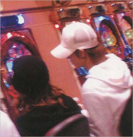 矢口真里＆小栗旬のパチンコデート1枚目