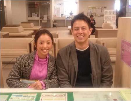 婚姻届提出の片岡安祐美&小林公太