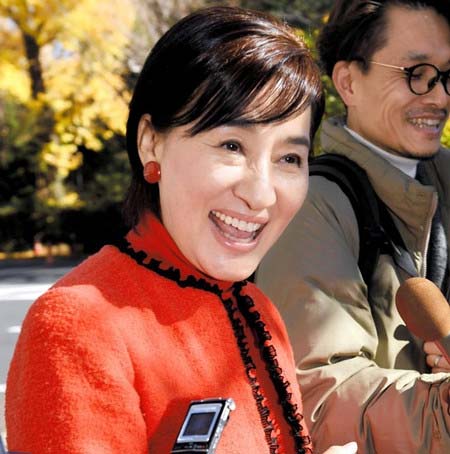 第2回離婚調停終了後に取材に応じた松居一代