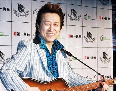 アルバム発売イベントを行った高橋ジョージ