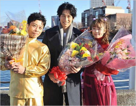 ドラマ『今からあなたを脅迫します』クランクアップ時のスリーショット