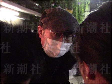 週刊新潮の取材を受ける桂文枝